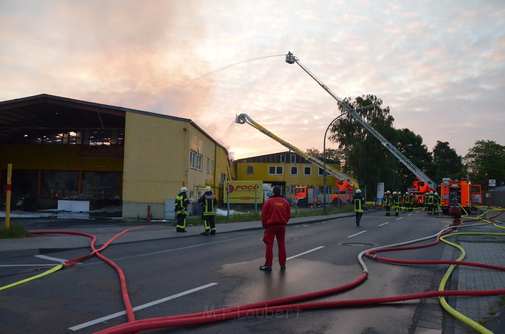 Grossfeuer Poco Lager Koeln Porz Gremberghoven Hansestr P445.JPG - Miklos Laubert